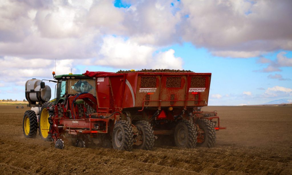 8 Row Folding Potato Planter | Spudnik Equipment | Idaho